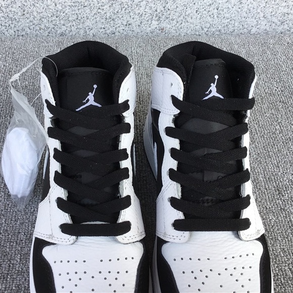 Jordan 1 Mid White Black - Picture 5 of 10